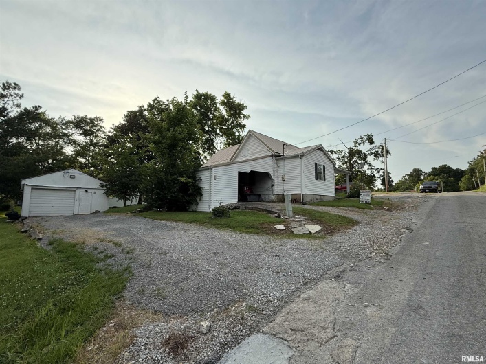41 Cache Avenue, Buncombe, Illinois 62912, 2 Bedrooms Bedrooms, 0 ,1 BathroomBathrooms,Residential,For Sale,Cache,0,RMAEB458514