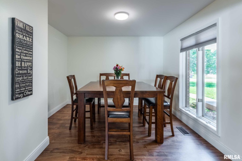 901 GREGORY Avenue, Marion, Illinois 62959, 3 Bedrooms Bedrooms, 0 ,3 BathroomsBathrooms,Residential,For Sale,GREGORY,0,RMAQC4264705