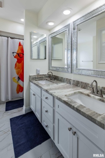 901 GREGORY Avenue, Marion, Illinois 62959, 3 Bedrooms Bedrooms, 0 ,3 BathroomsBathrooms,Residential,For Sale,GREGORY,0,RMAQC4264705