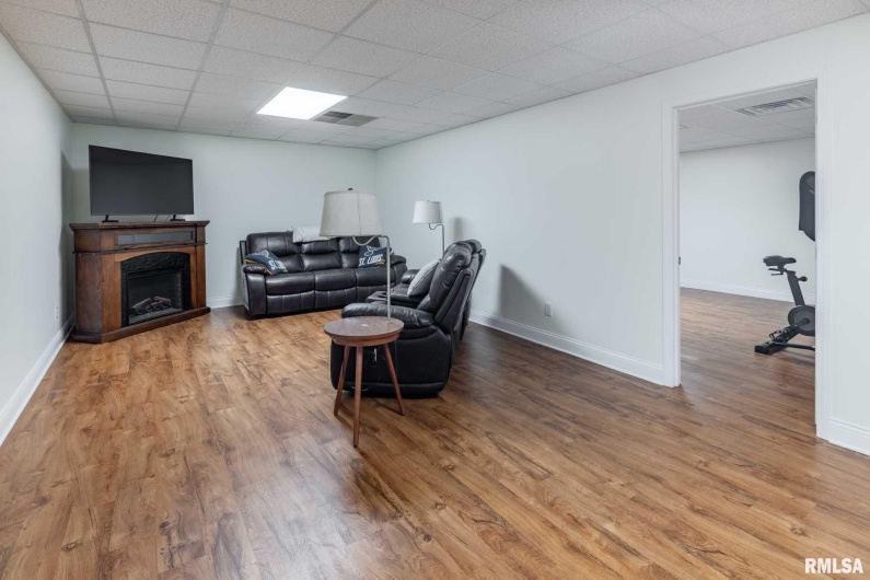 901 GREGORY Avenue, Marion, Illinois 62959, 3 Bedrooms Bedrooms, 0 ,3 BathroomsBathrooms,Residential,For Sale,GREGORY,0,RMAQC4264705