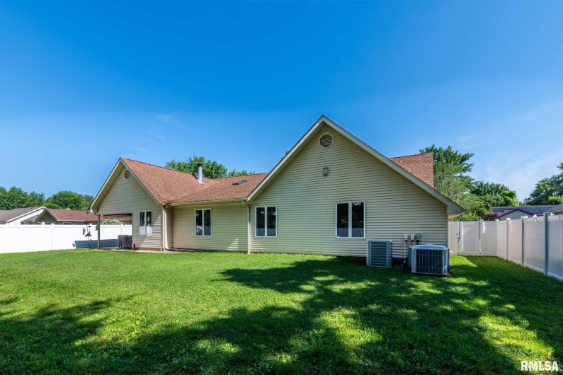901 GREGORY Avenue, Marion, Illinois 62959, 3 Bedrooms Bedrooms, 0 ,3 BathroomsBathrooms,Residential,For Sale,GREGORY,0,RMAQC4264705