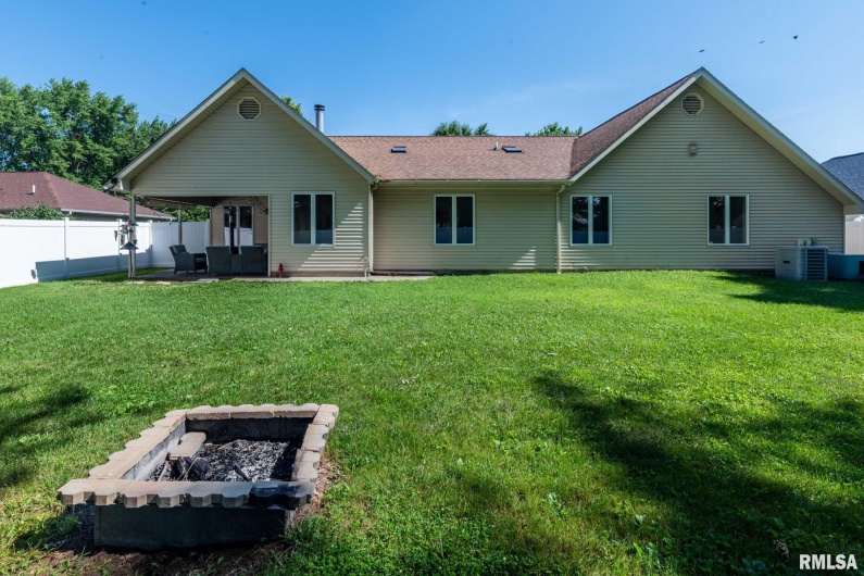 901 GREGORY Avenue, Marion, Illinois 62959, 3 Bedrooms Bedrooms, 0 ,3 BathroomsBathrooms,Residential,For Sale,GREGORY,0,RMAQC4264705