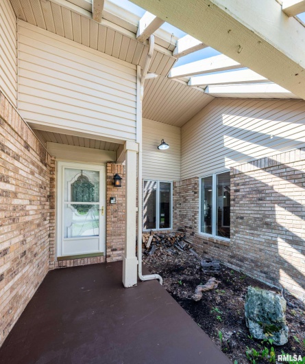 901 GREGORY Avenue, Marion, Illinois 62959, 3 Bedrooms Bedrooms, 0 ,3 BathroomsBathrooms,Residential,For Sale,GREGORY,0,RMAQC4264705
