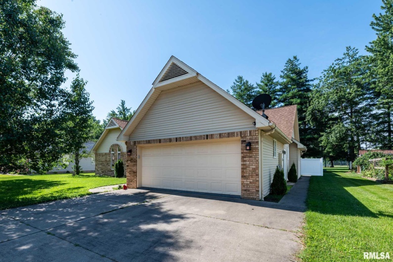 901 GREGORY Avenue, Marion, Illinois 62959, 3 Bedrooms Bedrooms, 0 ,3 BathroomsBathrooms,Residential,For Sale,GREGORY,0,RMAQC4264705