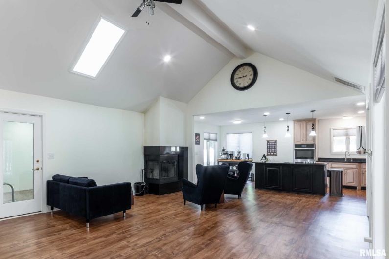 901 GREGORY Avenue, Marion, Illinois 62959, 3 Bedrooms Bedrooms, 0 ,3 BathroomsBathrooms,Residential,For Sale,GREGORY,0,RMAQC4264705