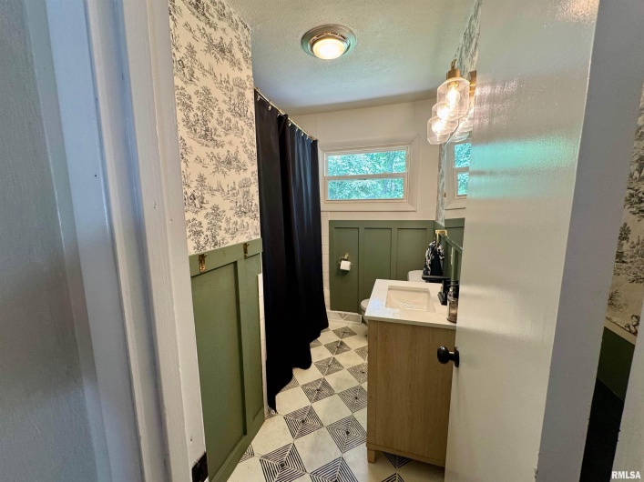 511 Eason Drive, Carbondale, Illinois 62901, 3 Bedrooms Bedrooms, 0 ,1 BathroomBathrooms,Residential,For Sale,Eason,0,RMAQC4264602