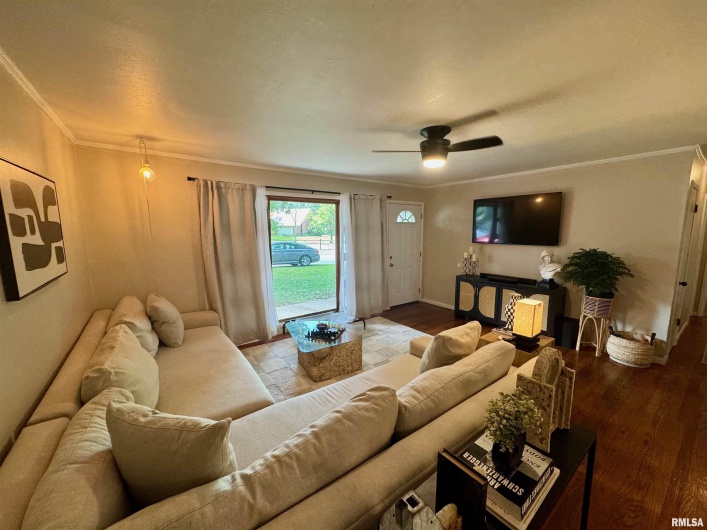 511 Eason Drive, Carbondale, Illinois 62901, 3 Bedrooms Bedrooms, 0 ,1 BathroomBathrooms,Residential,For Sale,Eason,0,RMAQC4264602