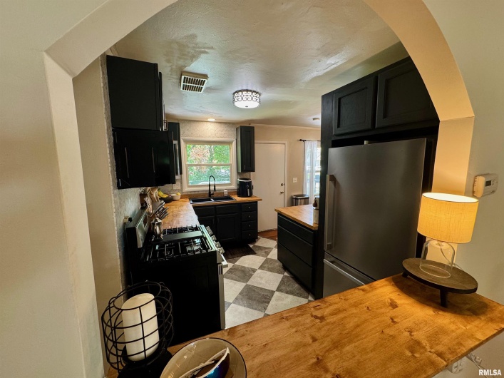 511 Eason Drive, Carbondale, Illinois 62901, 3 Bedrooms Bedrooms, 0 ,1 BathroomBathrooms,Residential,For Sale,Eason,0,RMAQC4264602