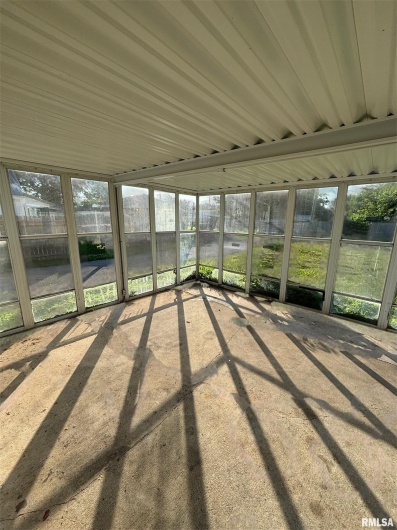 710 CATHERINE Street, Metropolis, Illinois 62960, 3 Bedrooms Bedrooms, 0 ,1 BathroomBathrooms,Residential,For Sale,CATHERINE,0,RMAEB458522
