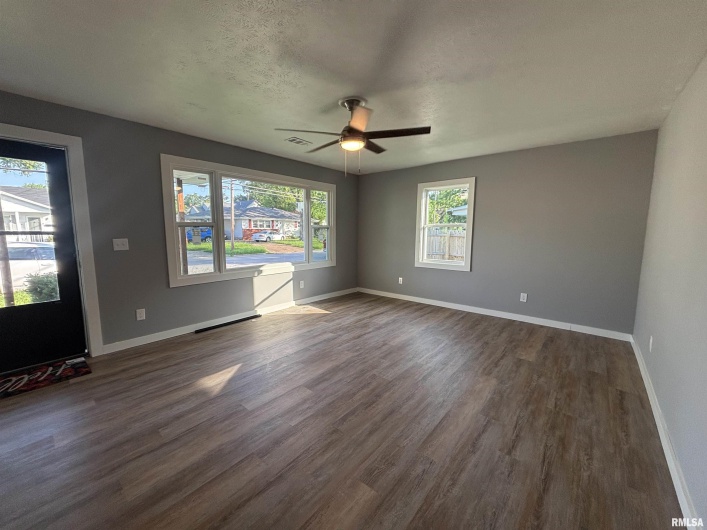 710 CATHERINE Street, Metropolis, Illinois 62960, 3 Bedrooms Bedrooms, 0 ,1 BathroomBathrooms,Residential,For Sale,CATHERINE,0,RMAEB458522