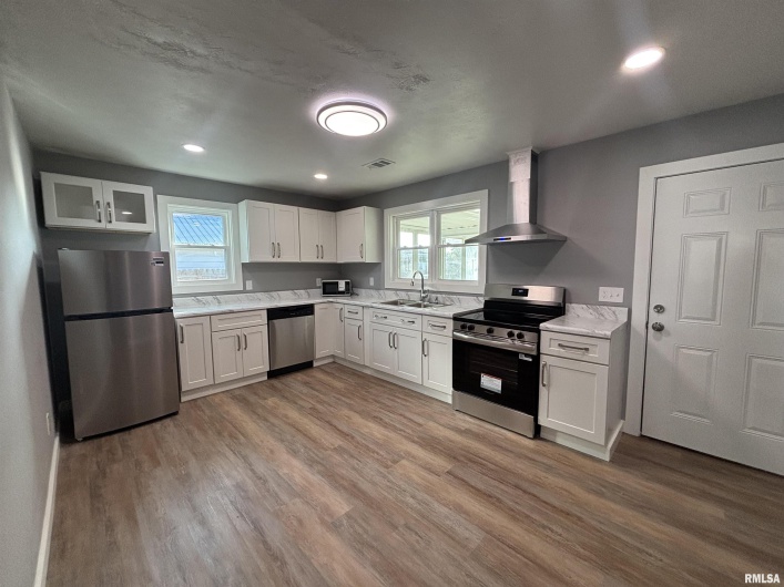 710 CATHERINE Street, Metropolis, Illinois 62960, 3 Bedrooms Bedrooms, 0 ,1 BathroomBathrooms,Residential,For Sale,CATHERINE,0,RMAEB458522