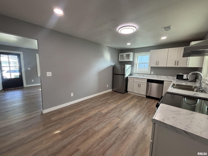 710 CATHERINE Street, Metropolis, Illinois 62960, 3 Bedrooms Bedrooms, 0 ,1 BathroomBathrooms,Residential,For Sale,CATHERINE,0,RMAEB458522