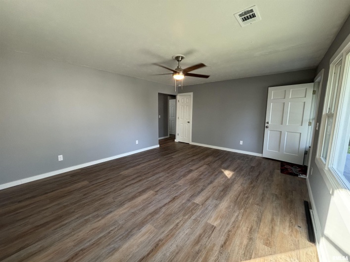 710 CATHERINE Street, Metropolis, Illinois 62960, 3 Bedrooms Bedrooms, 0 ,1 BathroomBathrooms,Residential,For Sale,CATHERINE,0,RMAEB458522