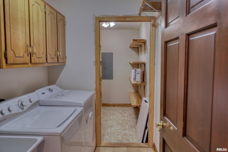 12299 Pebble Point Road, Marion, Illinois 62959, 4 Bedrooms Bedrooms, 0 ,2 BathroomsBathrooms,Residential,For Sale,Pebble Point,0,RMAEB458529