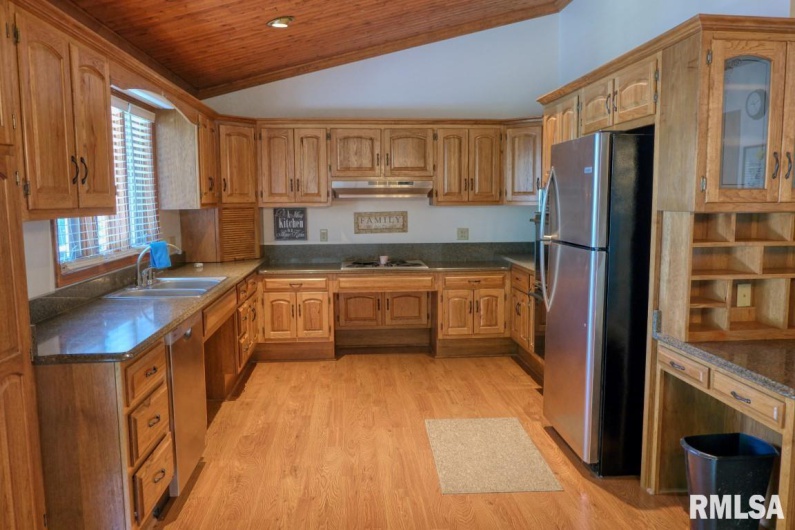 12299 Pebble Point Road, Marion, Illinois 62959, 4 Bedrooms Bedrooms, 0 ,2 BathroomsBathrooms,Residential,For Sale,Pebble Point,0,RMAEB458529