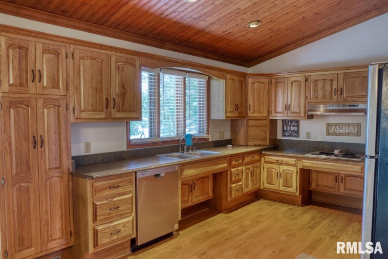 12299 Pebble Point Road, Marion, Illinois 62959, 4 Bedrooms Bedrooms, 0 ,2 BathroomsBathrooms,Residential,For Sale,Pebble Point,0,RMAEB458529