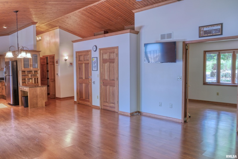 12299 Pebble Point Road, Marion, Illinois 62959, 4 Bedrooms Bedrooms, 0 ,2 BathroomsBathrooms,Residential,For Sale,Pebble Point,0,RMAEB458529