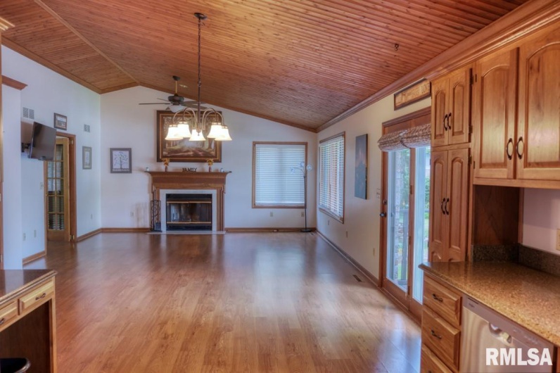 12299 Pebble Point Road, Marion, Illinois 62959, 4 Bedrooms Bedrooms, 0 ,2 BathroomsBathrooms,Residential,For Sale,Pebble Point,0,RMAEB458529