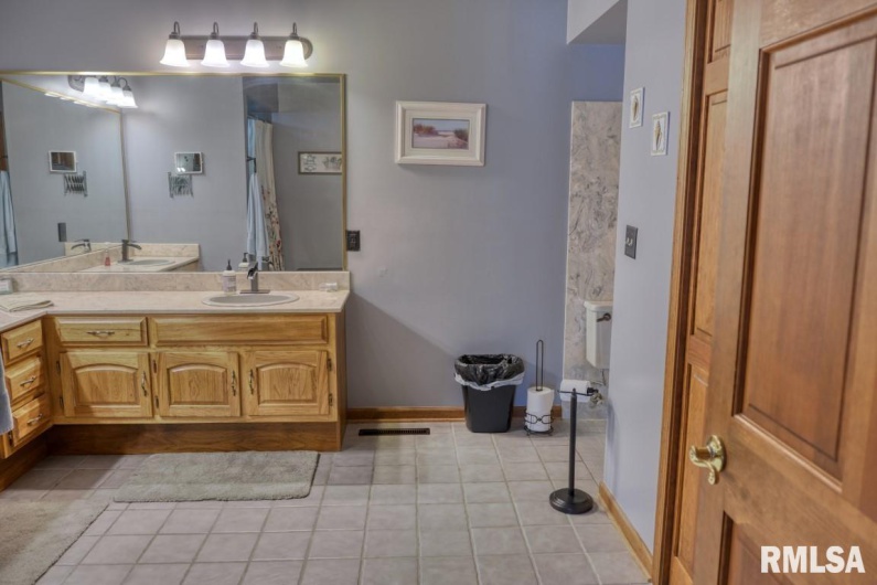 12299 Pebble Point Road, Marion, Illinois 62959, 4 Bedrooms Bedrooms, 0 ,2 BathroomsBathrooms,Residential,For Sale,Pebble Point,0,RMAEB458529