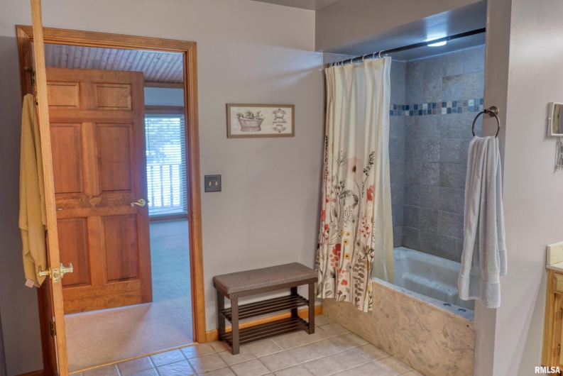 12299 Pebble Point Road, Marion, Illinois 62959, 4 Bedrooms Bedrooms, 0 ,2 BathroomsBathrooms,Residential,For Sale,Pebble Point,0,RMAEB458529