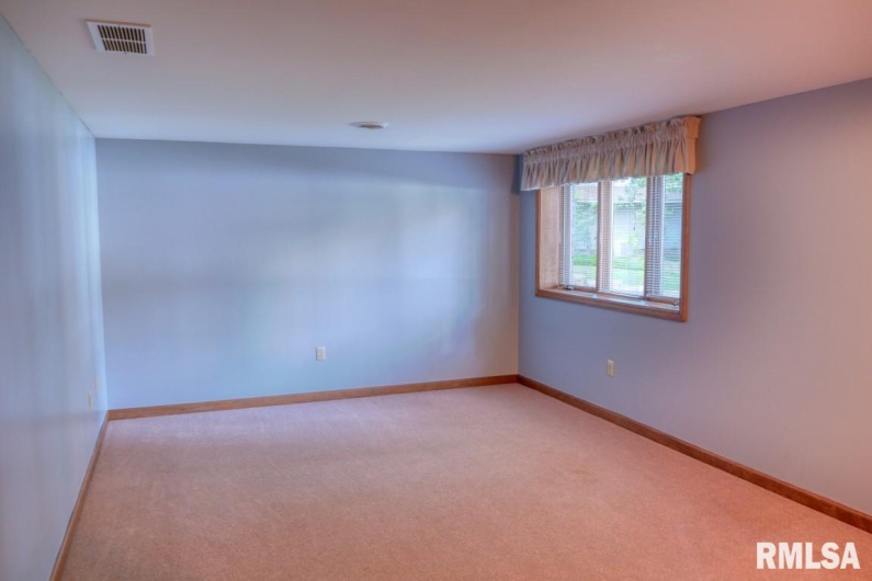 12299 Pebble Point Road, Marion, Illinois 62959, 4 Bedrooms Bedrooms, 0 ,2 BathroomsBathrooms,Residential,For Sale,Pebble Point,0,RMAEB458529