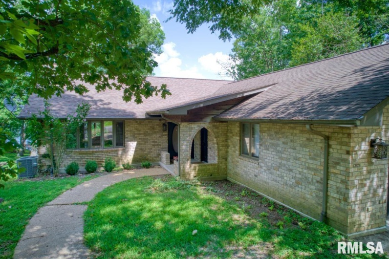 12299 Pebble Point Road, Marion, Illinois 62959, 4 Bedrooms Bedrooms, 0 ,2 BathroomsBathrooms,Residential,For Sale,Pebble Point,0,RMAEB458529