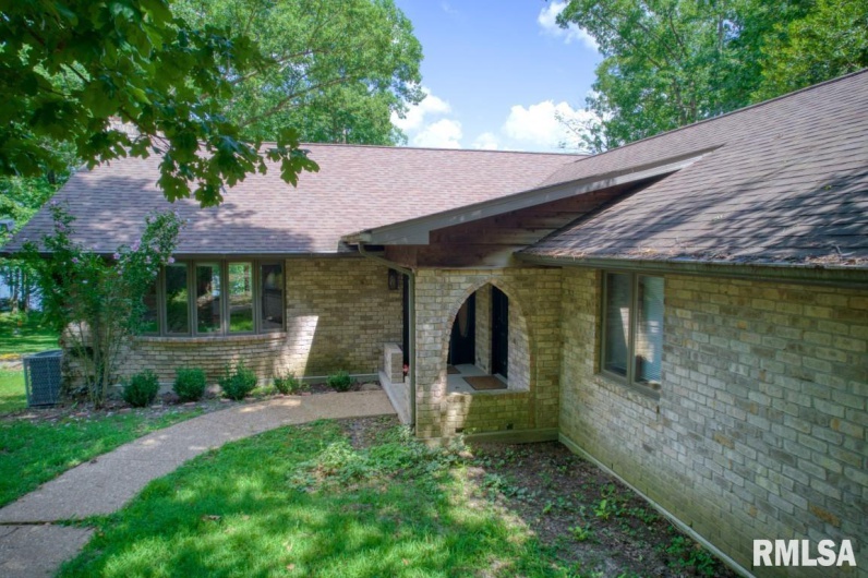 12299 Pebble Point Road, Marion, Illinois 62959, 4 Bedrooms Bedrooms, 0 ,2 BathroomsBathrooms,Residential,For Sale,Pebble Point,0,RMAEB458529