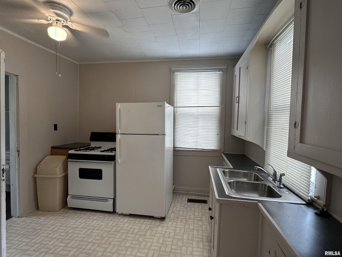 1520 Gartside Street, Murphysboro, Illinois 62966, 2 Bedrooms Bedrooms, 0 ,1 BathroomBathrooms,Residential,For Sale,Gartside,0,RMAEB458534