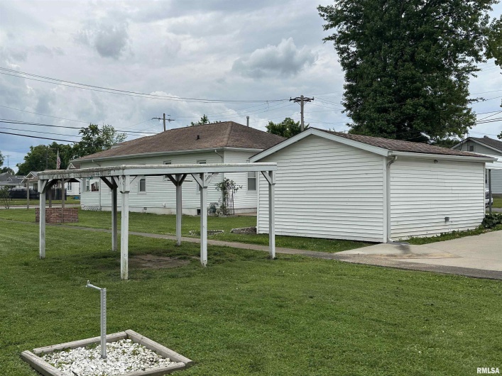 1520 Gartside Street, Murphysboro, Illinois 62966, 2 Bedrooms Bedrooms, 0 ,1 BathroomBathrooms,Residential,For Sale,Gartside,0,RMAEB458534