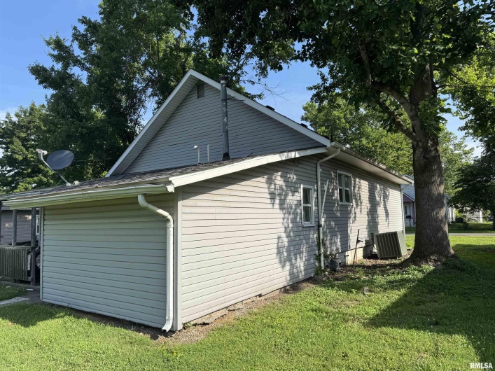 1420 CHERRY Street, Herrin, Illinois 61948, 2 Bedrooms Bedrooms, 0 ,2 BathroomsBathrooms,Residential,For Sale,CHERRY,0,RMAEB458535