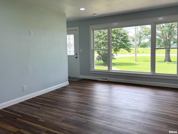 744 AIRPORT Road, Metropolis, Illinois 62960, 3 Bedrooms Bedrooms, 0 ,1 BathroomBathrooms,Residential,For Sale,AIRPORT,0,RMAEB458536