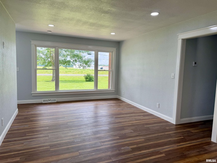 744 AIRPORT Road, Metropolis, Illinois 62960, 3 Bedrooms Bedrooms, 0 ,1 BathroomBathrooms,Residential,For Sale,AIRPORT,0,RMAEB458536