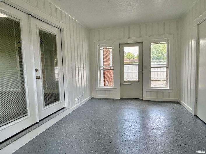 744 AIRPORT Road, Metropolis, Illinois 62960, 3 Bedrooms Bedrooms, 0 ,1 BathroomBathrooms,Residential,For Sale,AIRPORT,0,RMAEB458536