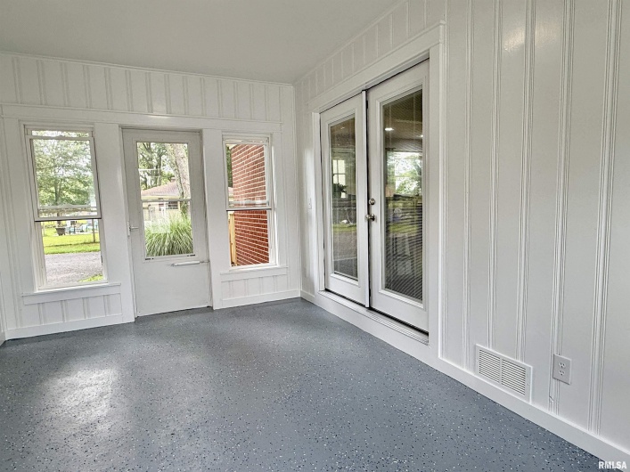 744 AIRPORT Road, Metropolis, Illinois 62960, 3 Bedrooms Bedrooms, 0 ,1 BathroomBathrooms,Residential,For Sale,AIRPORT,0,RMAEB458536