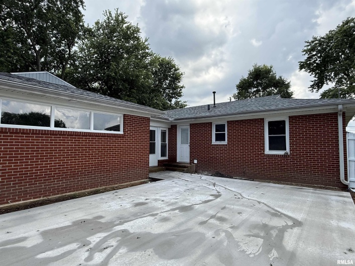 744 AIRPORT Road, Metropolis, Illinois 62960, 3 Bedrooms Bedrooms, 0 ,1 BathroomBathrooms,Residential,For Sale,AIRPORT,0,RMAEB458536