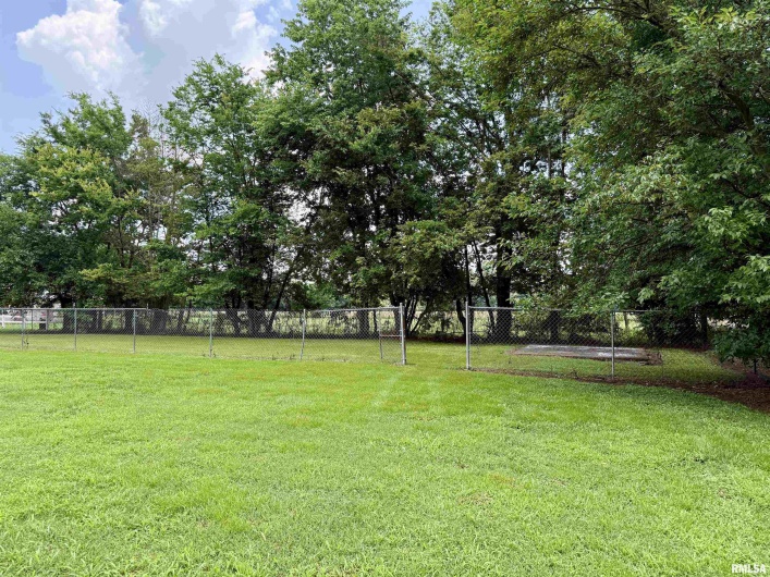 744 AIRPORT Road, Metropolis, Illinois 62960, 3 Bedrooms Bedrooms, 0 ,1 BathroomBathrooms,Residential,For Sale,AIRPORT,0,RMAEB458536