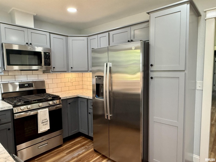 744 AIRPORT Road, Metropolis, Illinois 62960, 3 Bedrooms Bedrooms, 0 ,1 BathroomBathrooms,Residential,For Sale,AIRPORT,0,RMAEB458536