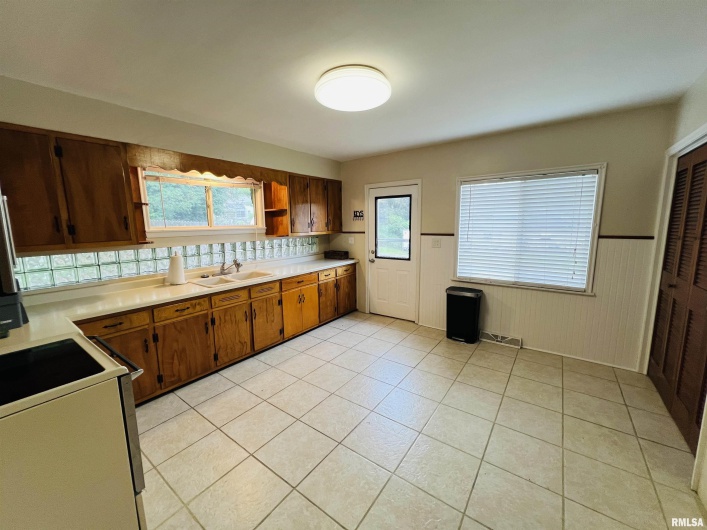 385 3RD Street, Omaha, Illinois 62871, 2 Bedrooms Bedrooms, 0 ,1 BathroomBathrooms,Residential,For Sale,3RD,0,RMAEB458541