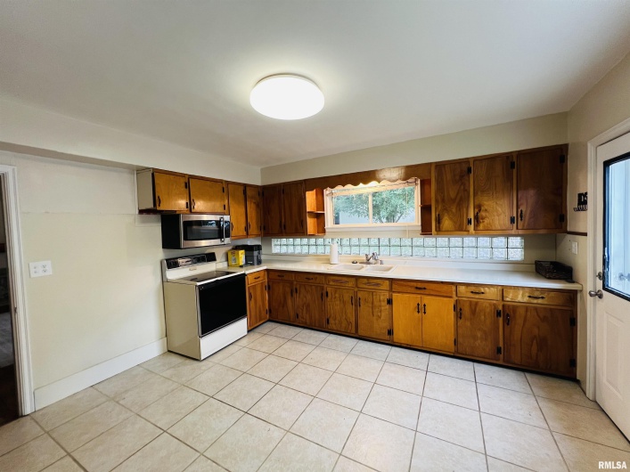 385 3RD Street, Omaha, Illinois 62871, 2 Bedrooms Bedrooms, 0 ,1 BathroomBathrooms,Residential,For Sale,3RD,0,RMAEB458541