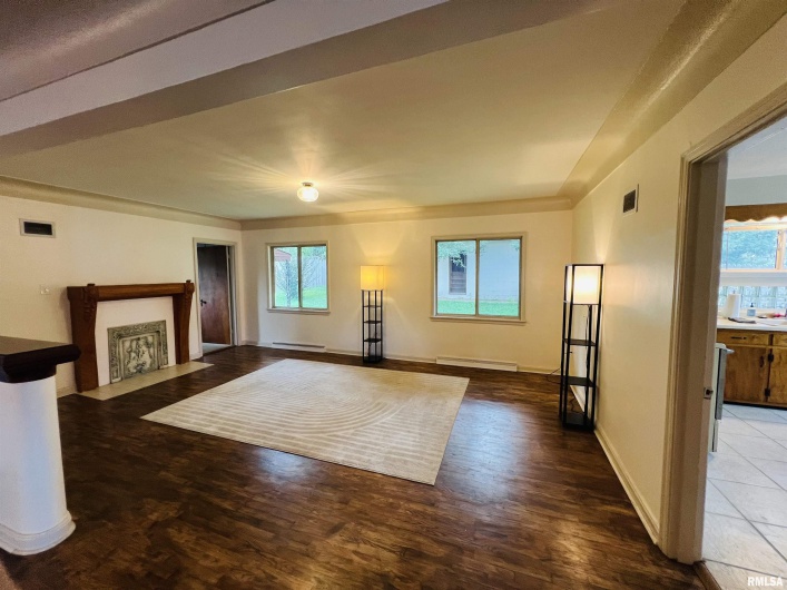 385 3RD Street, Omaha, Illinois 62871, 2 Bedrooms Bedrooms, 0 ,1 BathroomBathrooms,Residential,For Sale,3RD,0,RMAEB458541