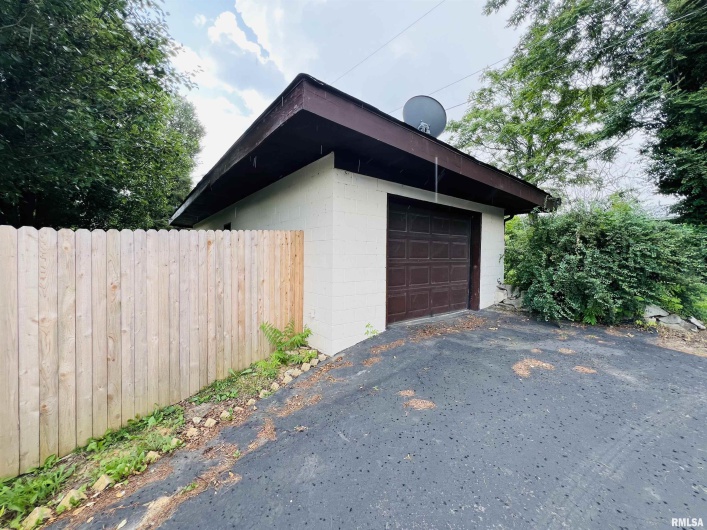 385 3RD Street, Omaha, Illinois 62871, 2 Bedrooms Bedrooms, 0 ,1 BathroomBathrooms,Residential,For Sale,3RD,0,RMAEB458541