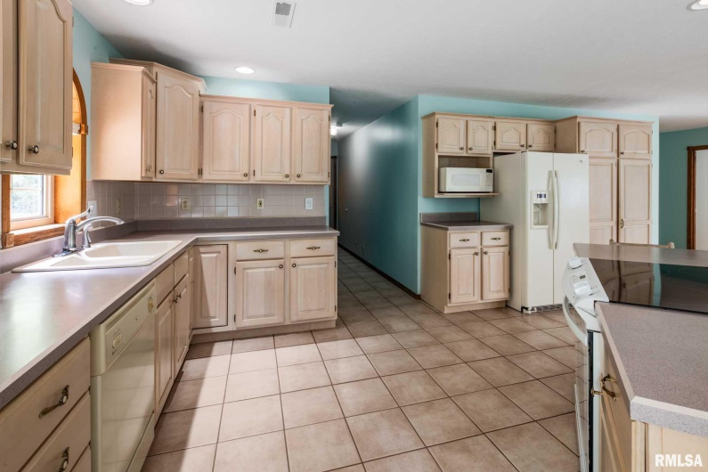 10415 Chayla Road, Marion, Illinois 62959, 3 Bedrooms Bedrooms, 0 ,2 BathroomsBathrooms,Residential,For Sale,Chayla,0,RMAQC4264741