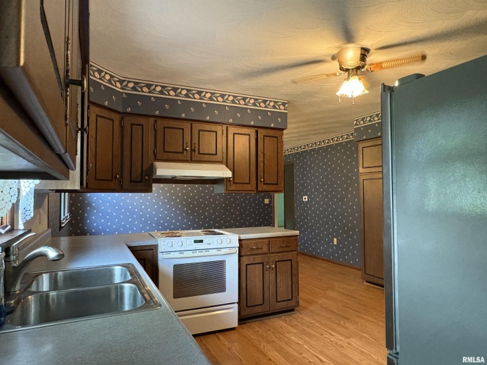 822 24TH Street, Murphysboro, Illinois 62966, 3 Bedrooms Bedrooms, 0 ,2 BathroomsBathrooms,Residential,For Sale,24TH,0,RMAEB458553