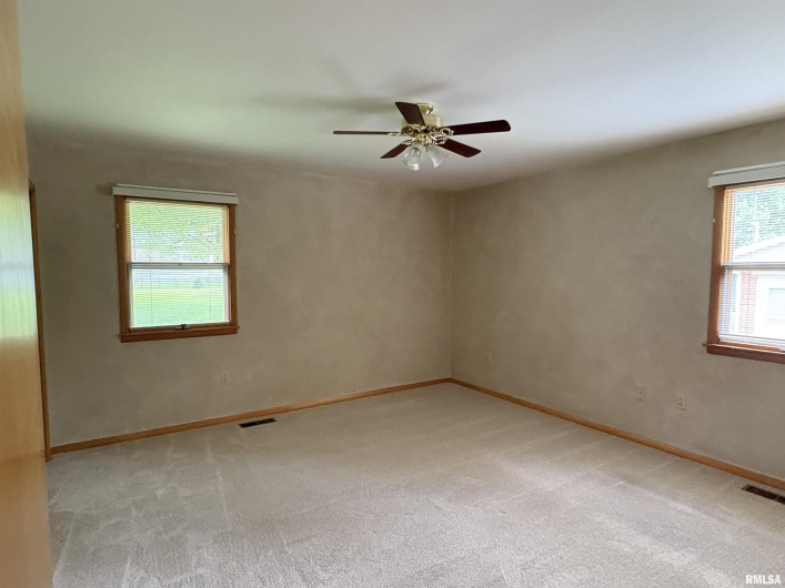 822 24TH Street, Murphysboro, Illinois 62966, 3 Bedrooms Bedrooms, 0 ,2 BathroomsBathrooms,Residential,For Sale,24TH,0,RMAEB458553