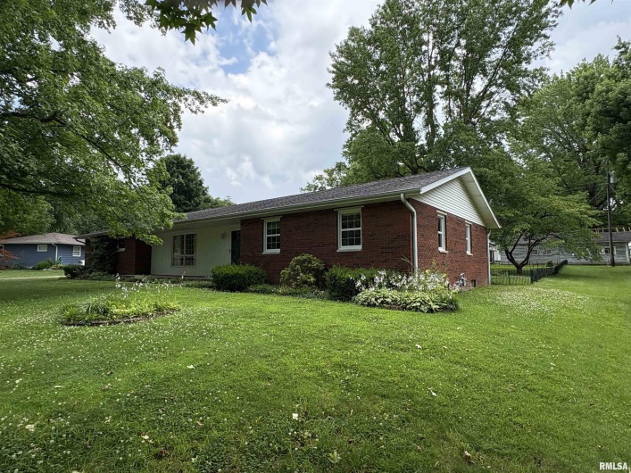 822 24TH Street, Murphysboro, Illinois 62966, 3 Bedrooms Bedrooms, 0 ,2 BathroomsBathrooms,Residential,For Sale,24TH,0,RMAEB458553