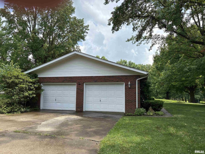 822 24TH Street, Murphysboro, Illinois 62966, 3 Bedrooms Bedrooms, 0 ,2 BathroomsBathrooms,Residential,For Sale,24TH,0,RMAEB458553