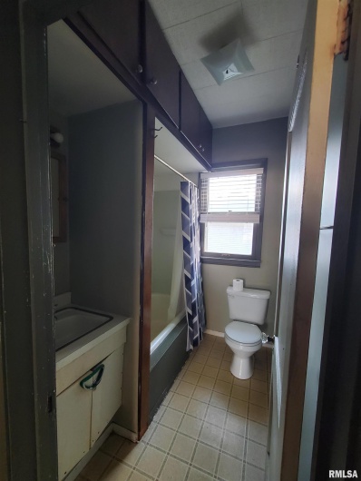 724 Carico Street, Carbondale, Illinois 62901, 2 Bedrooms Bedrooms, 0 ,1 BathroomBathrooms,Residential,For Sale,Carico,0,RMAEB458565