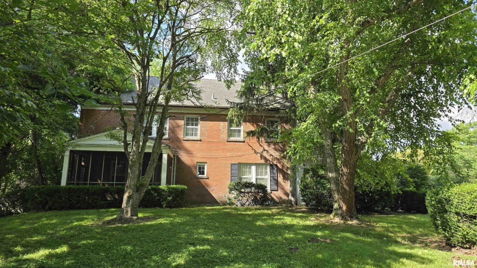 930 WALNUT Street, Carbondale, Illinois 62901, 3 Bedrooms Bedrooms, 0 ,2 BathroomsBathrooms,Residential,For Sale,WALNUT,0,RMAEB458568