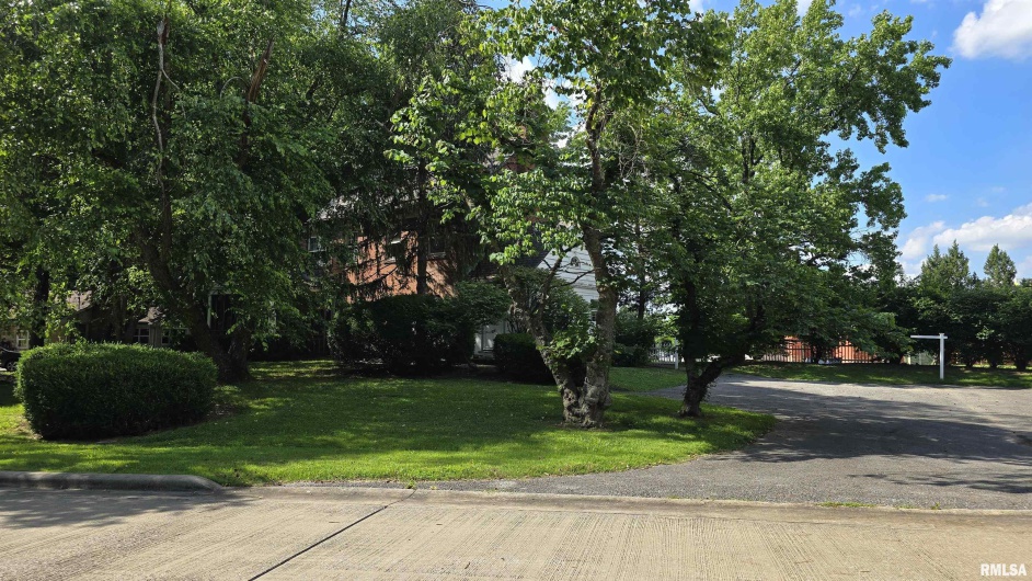 930 WALNUT Street, Carbondale, Illinois 62901, 3 Bedrooms Bedrooms, 0 ,2 BathroomsBathrooms,Residential,For Sale,WALNUT,0,RMAEB458568
