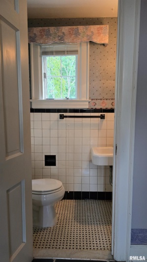 930 WALNUT Street, Carbondale, Illinois 62901, 3 Bedrooms Bedrooms, 0 ,2 BathroomsBathrooms,Residential,For Sale,WALNUT,0,RMAEB458568